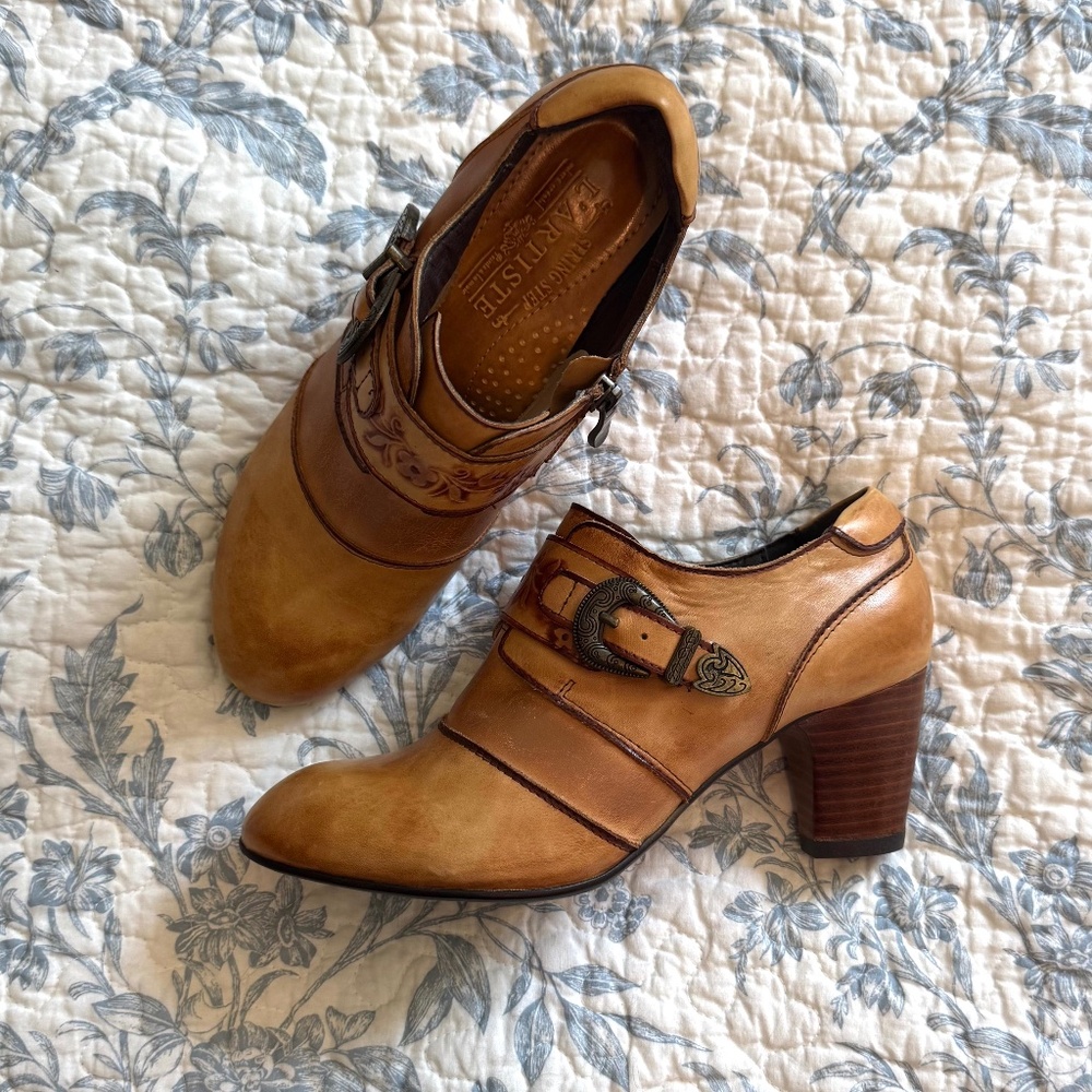 L' Artiste by Spring Step Booties (US size 7, EU size 37) NWOB